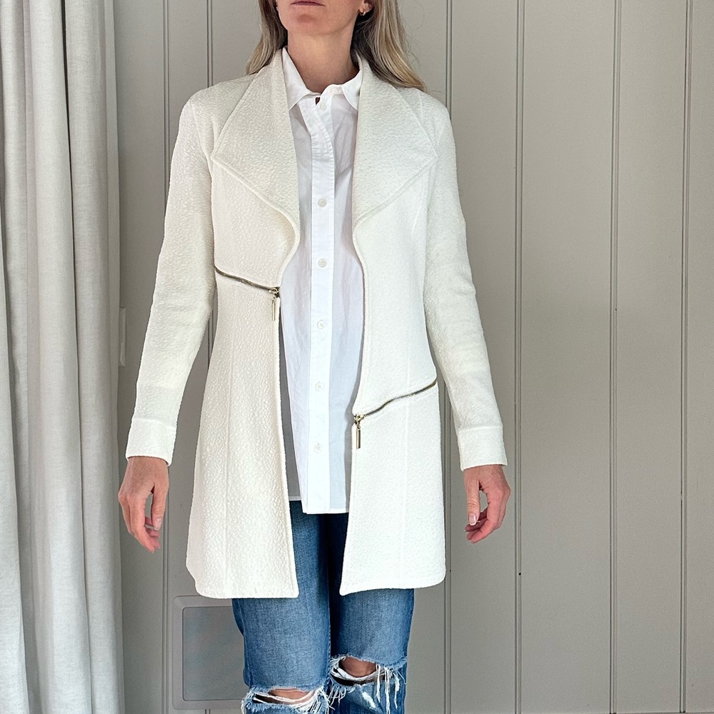 Eva Varro Barcelona jacket in white - Picture 1 of 8